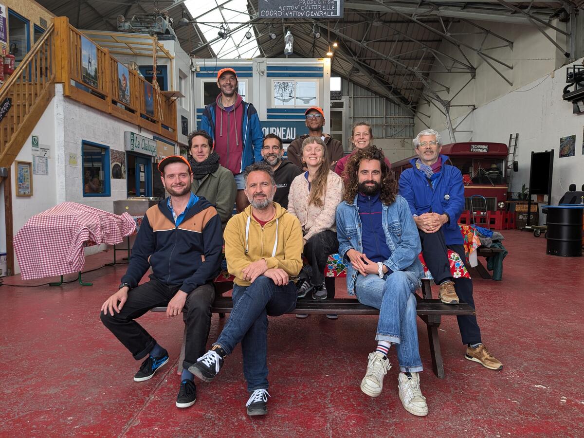 la-compagnie-du-coin-ce-soir-au-pied-du-centre-affaires-port